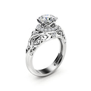 New Hollow Pattern Diamond-studded Ring